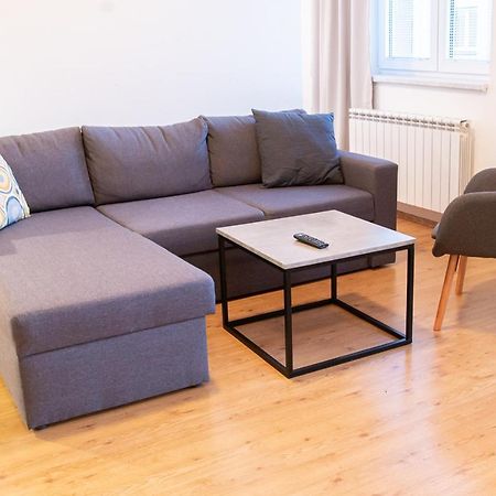 Yellow Apartment オストラヴァ エクステリア 写真