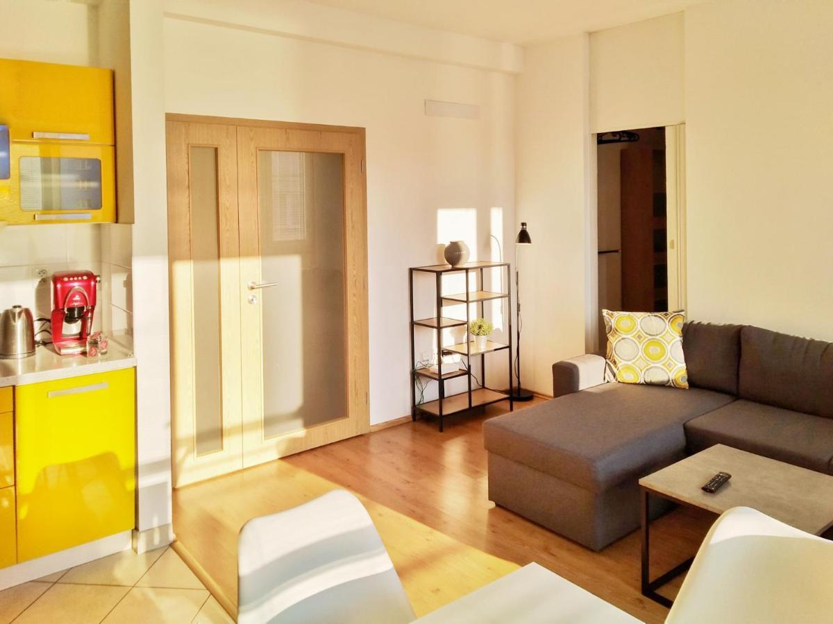 Yellow Apartment オストラヴァ エクステリア 写真