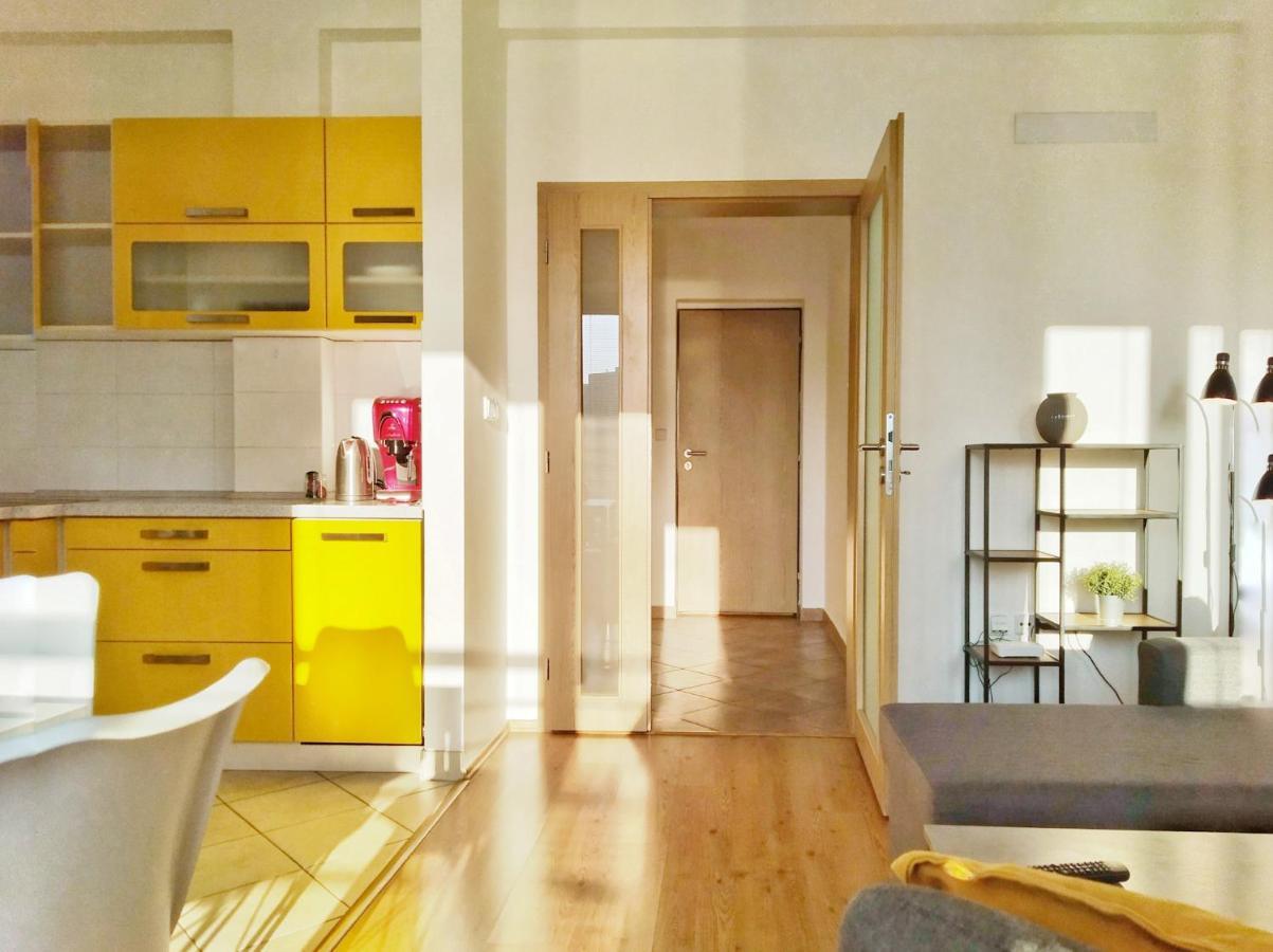 Yellow Apartment オストラヴァ エクステリア 写真