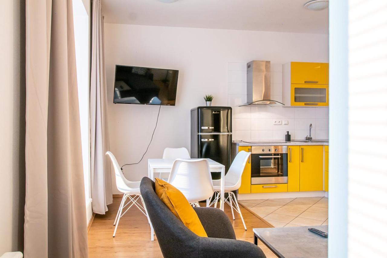 Yellow Apartment オストラヴァ エクステリア 写真