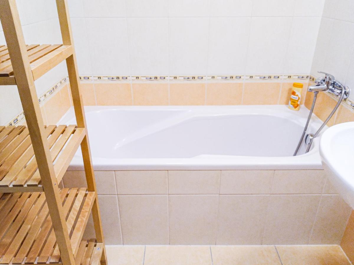 Yellow Apartment オストラヴァ エクステリア 写真