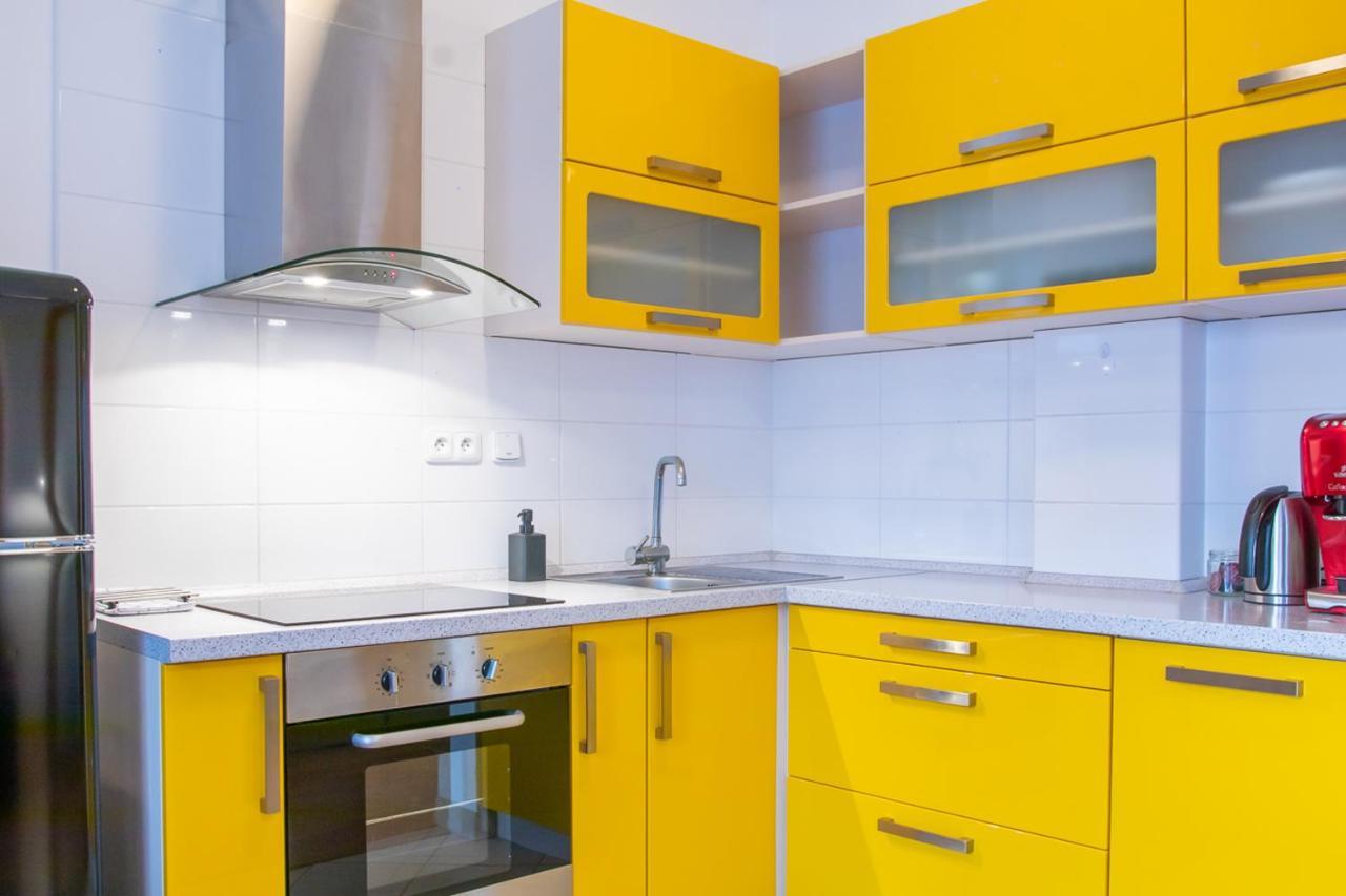 Yellow Apartment オストラヴァ エクステリア 写真