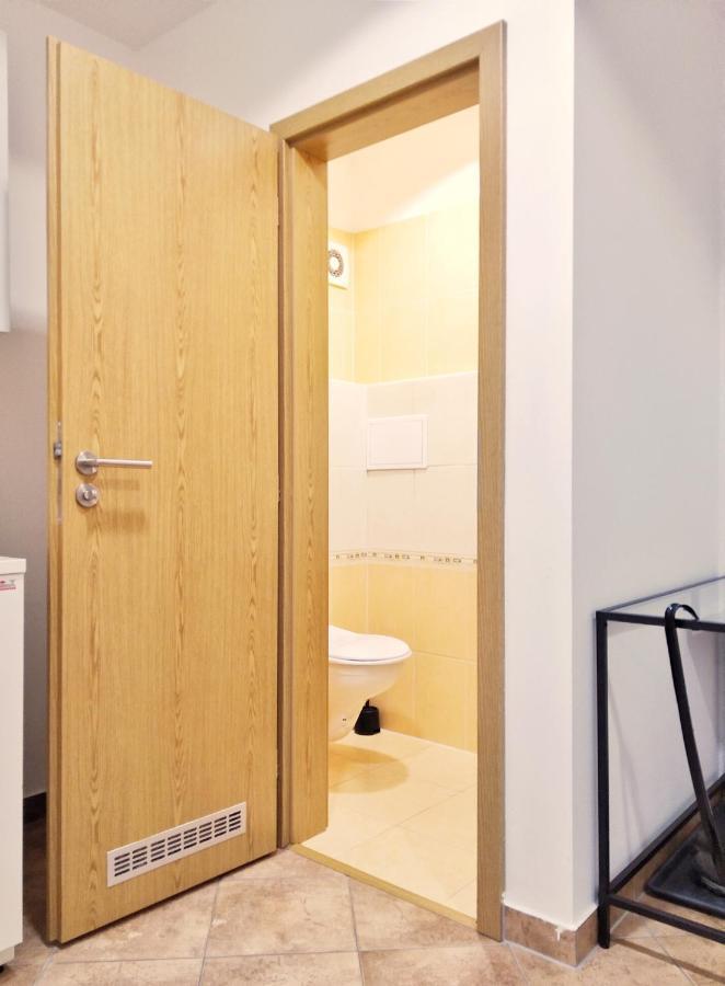 Yellow Apartment オストラヴァ エクステリア 写真