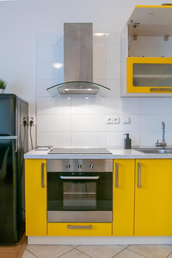 Yellow Apartment オストラヴァ エクステリア 写真